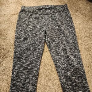 Livi Active Black and White Patterned Leggings